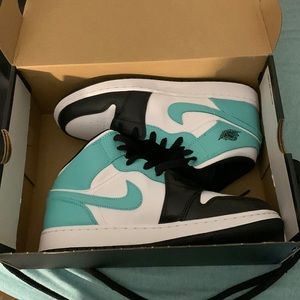 Real air Jordan 1 mids
